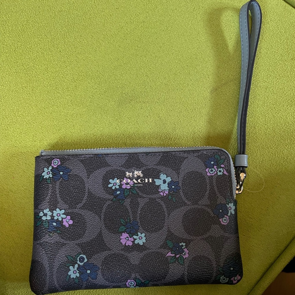 Coach Wristlet Brand New(SOLD)!!!